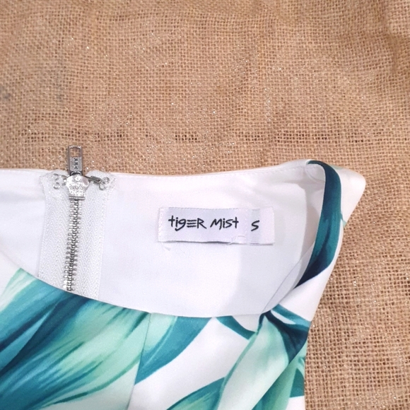🌠 TIGERMIST 🌠 Size 10 Tropical Green and White cutout Summer dress - Picture 3 of 5